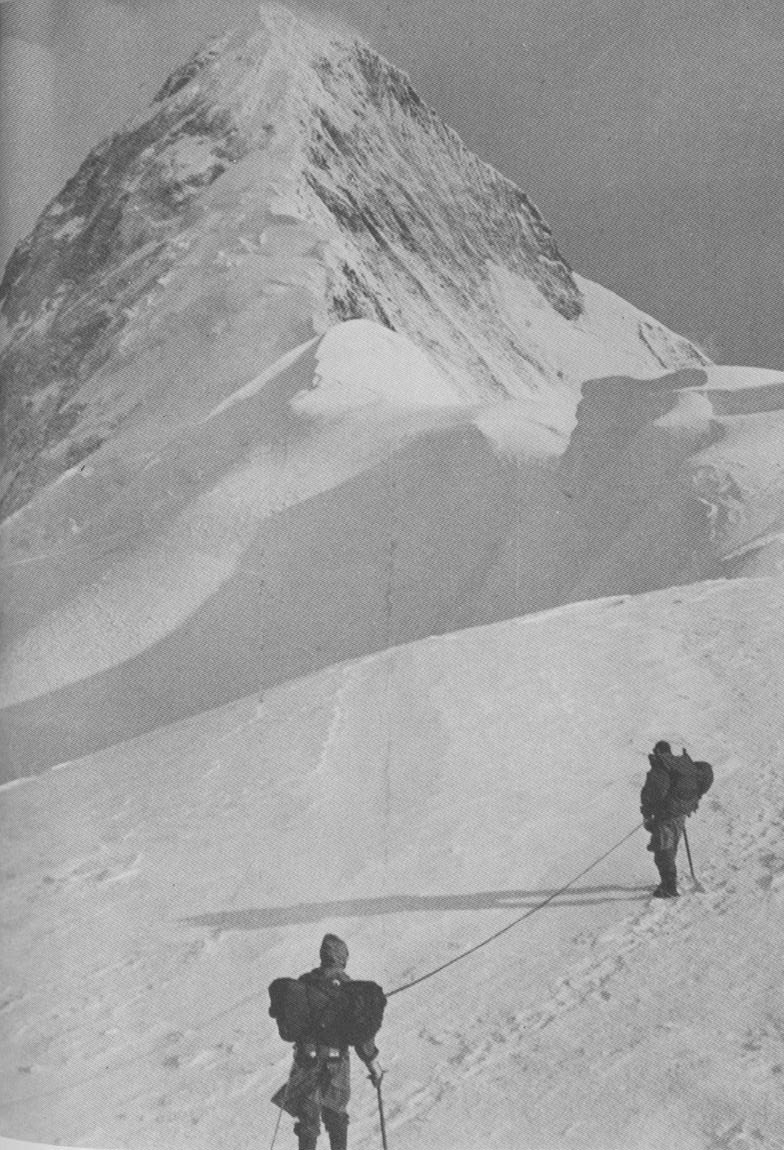 贡嘎雪山主峰西北脊，1932， 摄影（Burdsall，Emmons， Moore，Young）