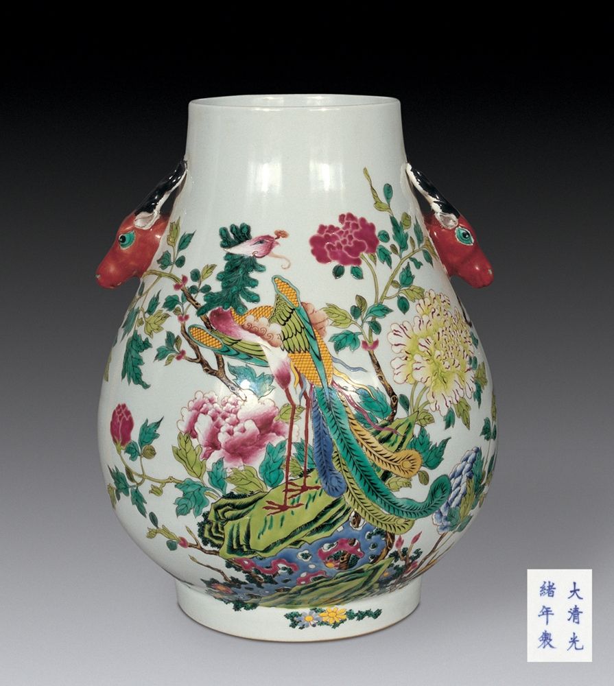 粉彩花卉凤纹鹿头尊.jpg